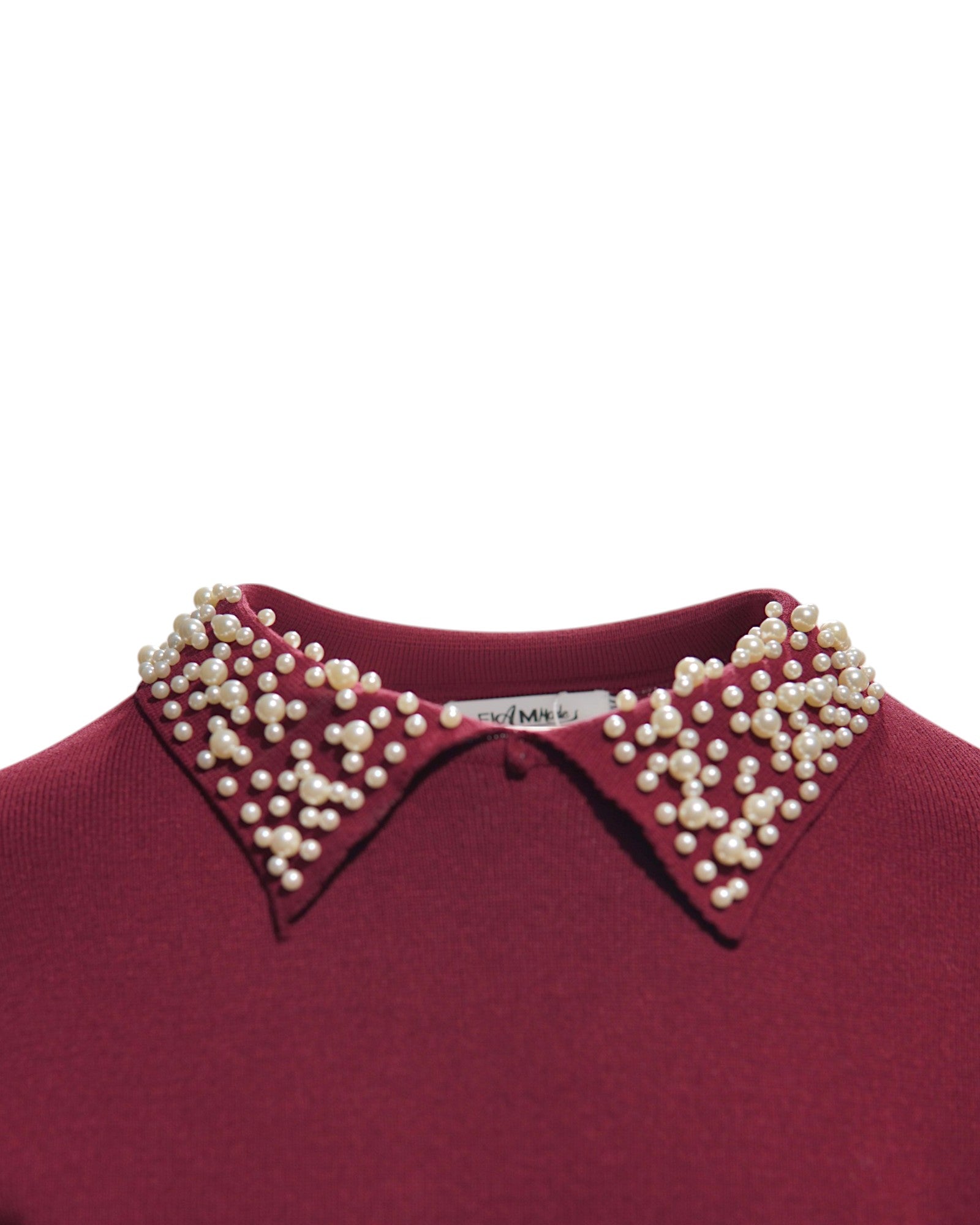 Bluza viscoză vișinie cu guler decorat cu mărgele perlate, detaliu frontal elegant.