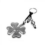 Breloc handmade din aluminiu reciclat, model trifoi cu patru foi, simbol al norocului.