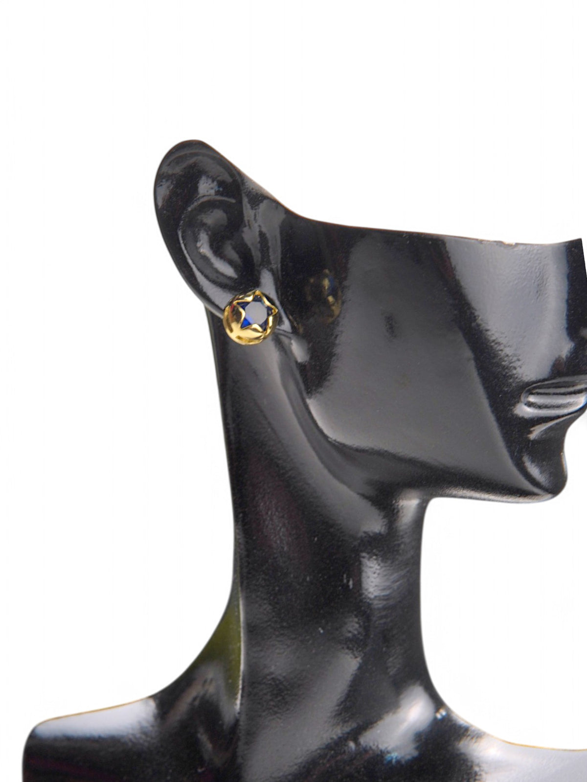 Cercei buton aurii cu steluță albastră, design minimalist și elegant.