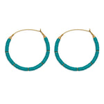 Cercei rotunzi tip hoop cu paiete turcoaz și detalii aurii, realizați manual din alamă reciclată