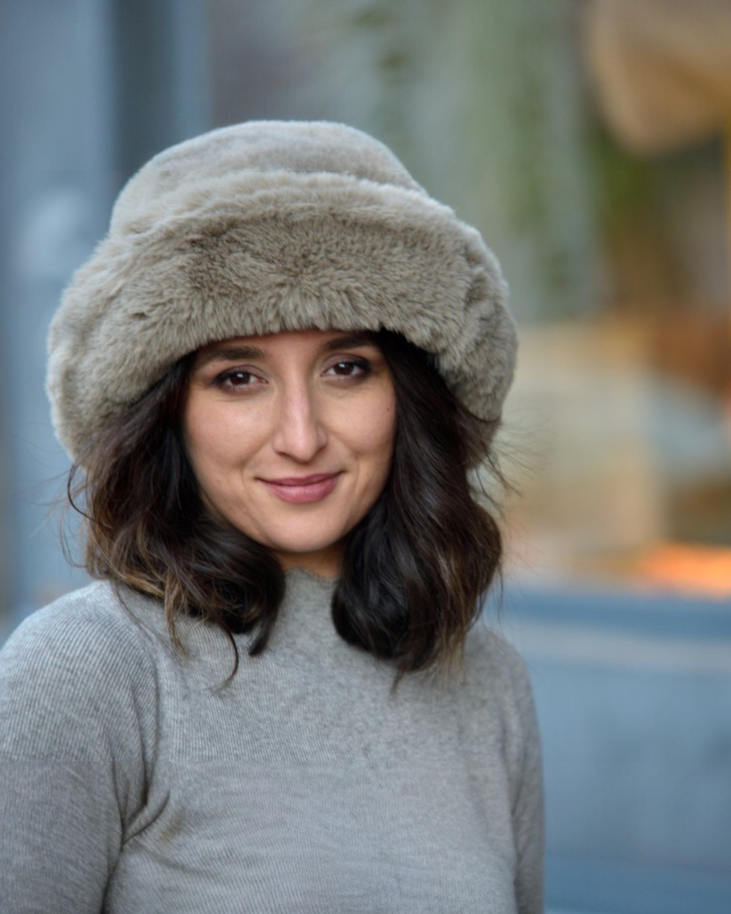 Pălărie Tip Bucket Din Blană Artificială – Accesoriu Fluffy Cu Reglaj