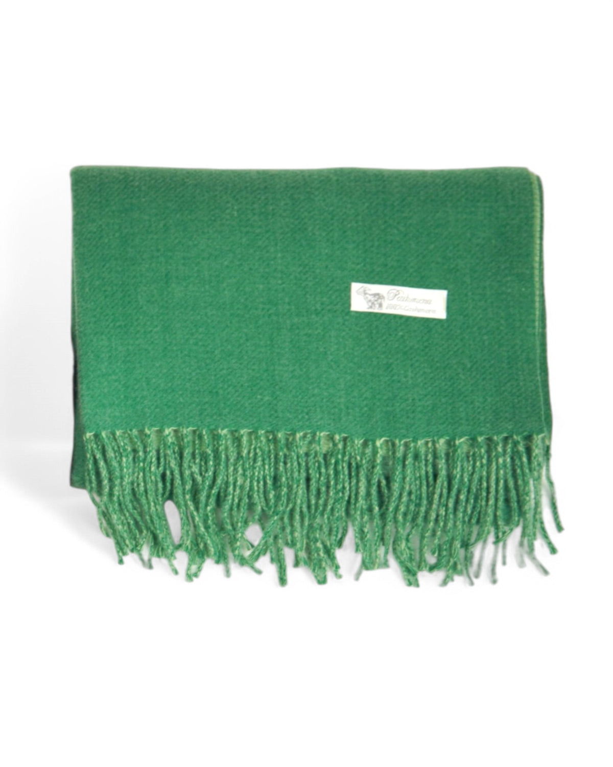 Detaliu de franjuri și textură pentru fularul pashmina verde, material moale și lucios.