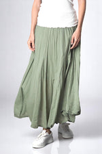 Fustă lungă lejeră, din bumbac verziu, fotografiată din față