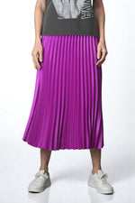 Fustă midi plisată în mov fucsia intens, cu talie elastică și finisaj satinat elegant