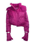 Geacă scurtă fucsia cu mănuși integrate, vedere frontală, buzunare laterale și glugă voluminoasă.