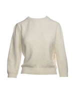 Pulover crem cu umeri bufanți și croială lejeră, realizat dintr-un amestec de viscoză și poliamidă.