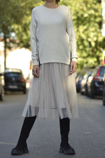 Rochie din 2 piese, pulover alb și fustă neagră din tulle plisat, vedere față