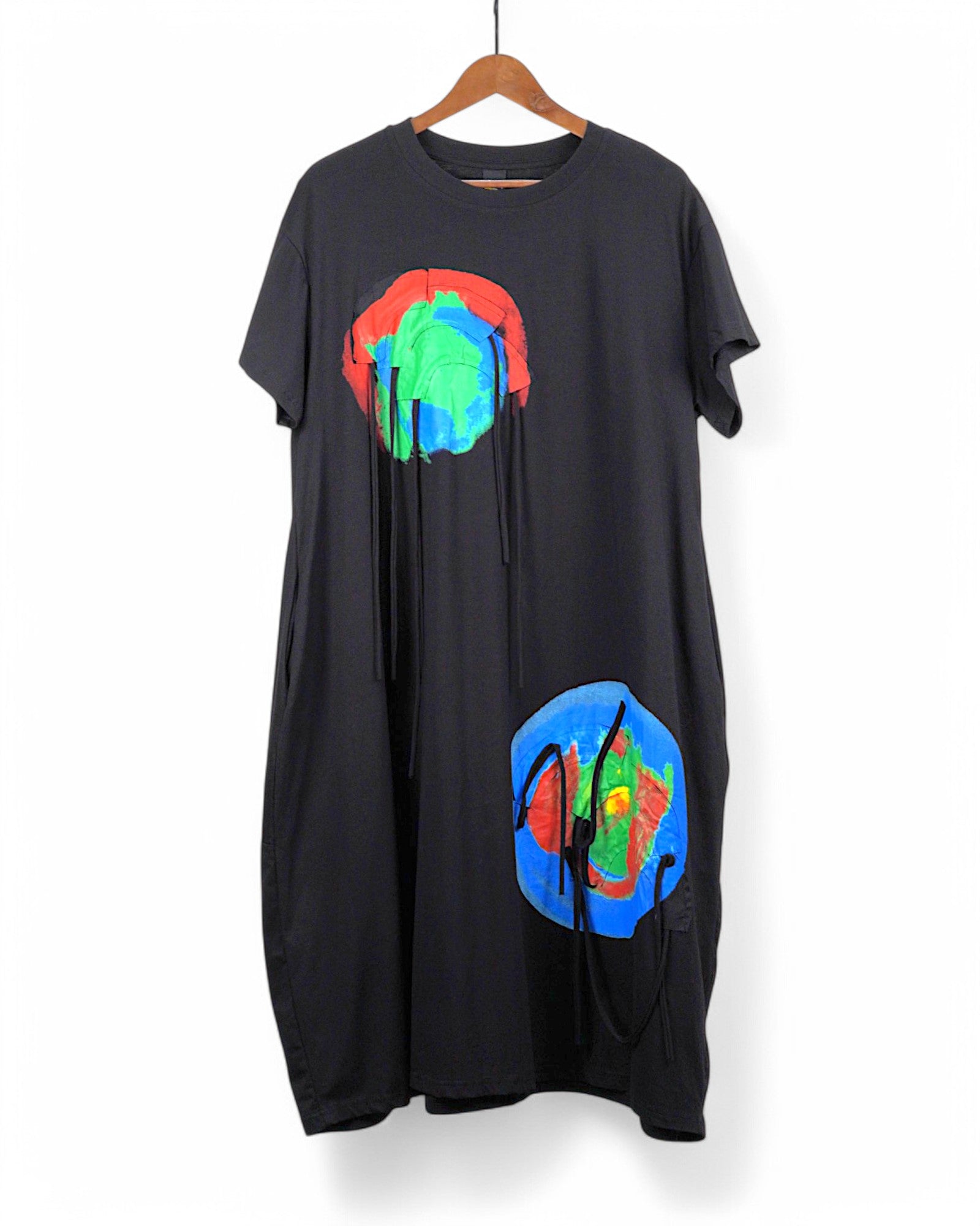 Rochie neagră cu mânecă scurtă, imprimeuri colorate în formă de cerc și detalii cu șnururi, brand My Dress