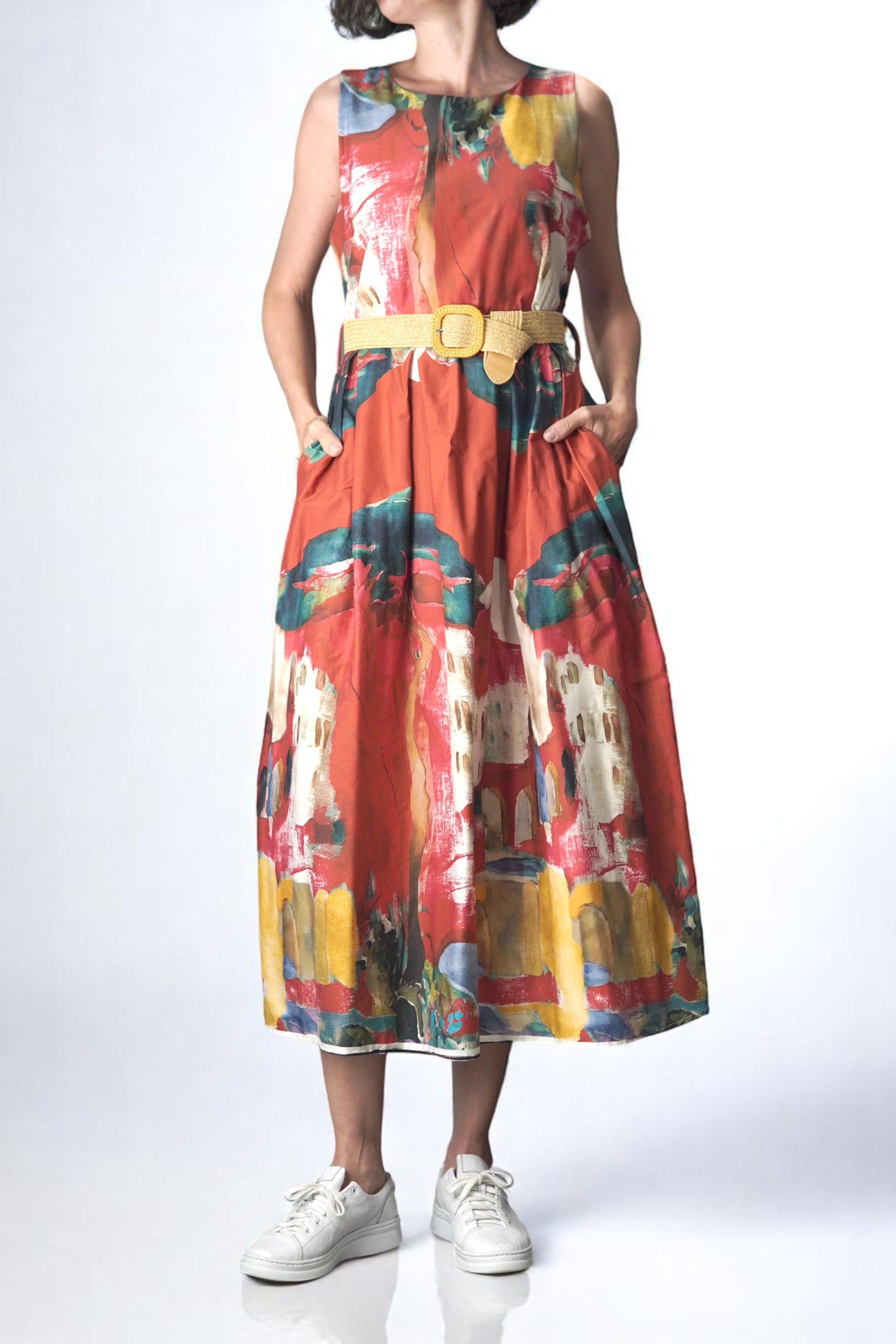 Rochie midi fără mâneci, cu imprimeu artistic în tonuri portocalii și curea decorativă în talie