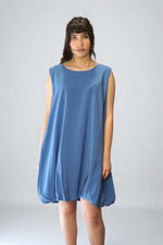 Rochie bleumarin în stil minimalist, cu tiv gogoșar, ideală pentru vară