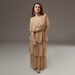 Rochie Lungă Din Mătase Cu Volane Și Decolteu Petrecut