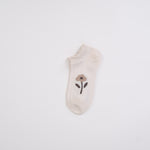 Set de 5 perechi de șosete scurte cu bordură încrețită în tonuri de bej și maro, fiecare cu imprimeu diferit.