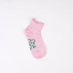 Șosetă roz pastel cu imprimeu floral și text decorativ, ideală pentru ținute casual