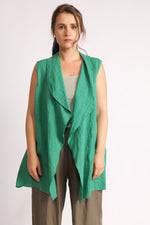 Vestă midi verde, confecționată din in natural, cu decolteu deschis și croială lejeră.