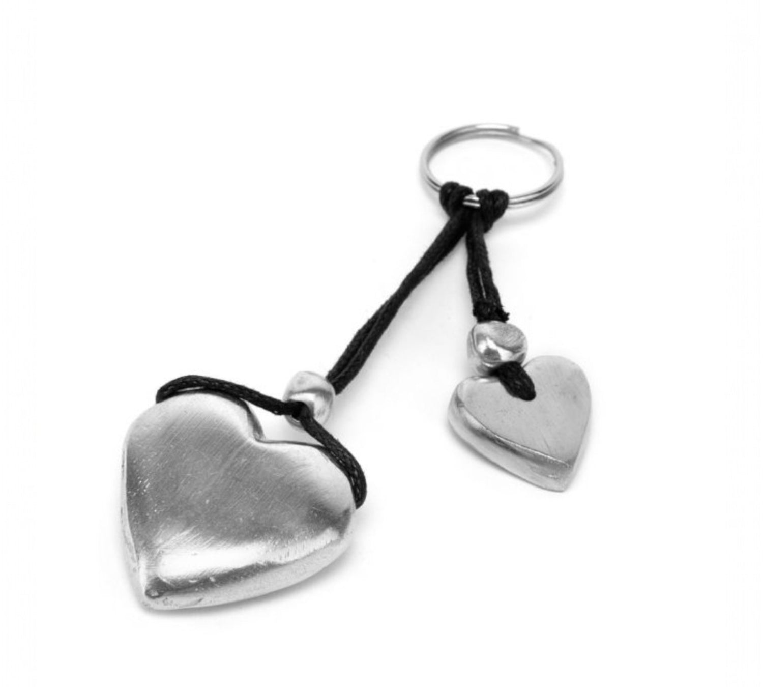 Breloc Handmade din Aluminiu Reciclat cu Două Inimi - Design Minimalist