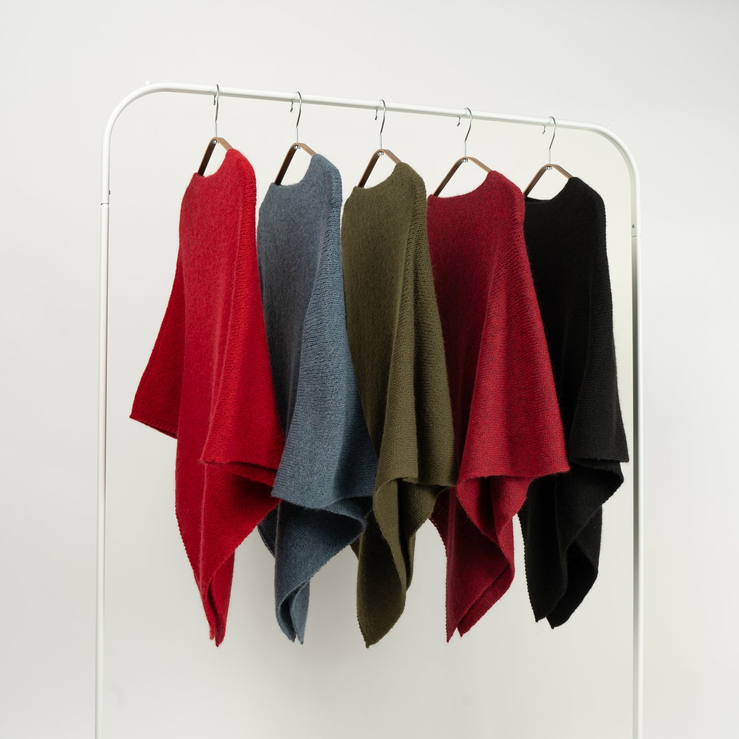 Capă Poncho Tricotată cu 30% Lână