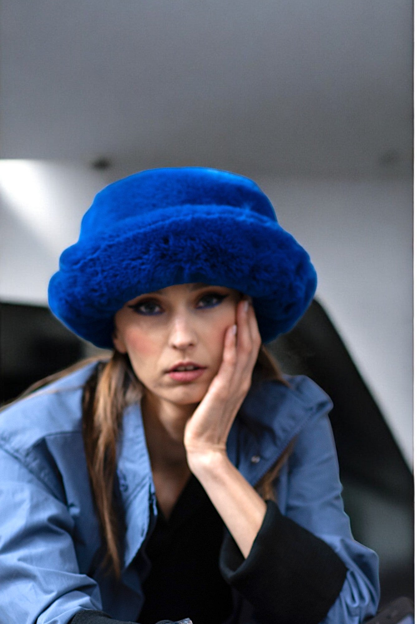 Pălărie Tip Bucket Din Blană Artificială – Accesoriu Fluffy Cu Reglaj