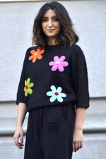 Pulover Cu Flori Tricotate Aplicate – Pufos, Lejer și Colorat