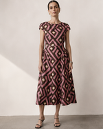 Rochie viscoza roz rosu vedere ansamblu, maneca scurta print geometric romburi, All Above Boutique