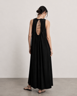 Rochie lunga bleumarin vedere laterala, cadere fluida maxi, decolteu spate, All Above Boutique