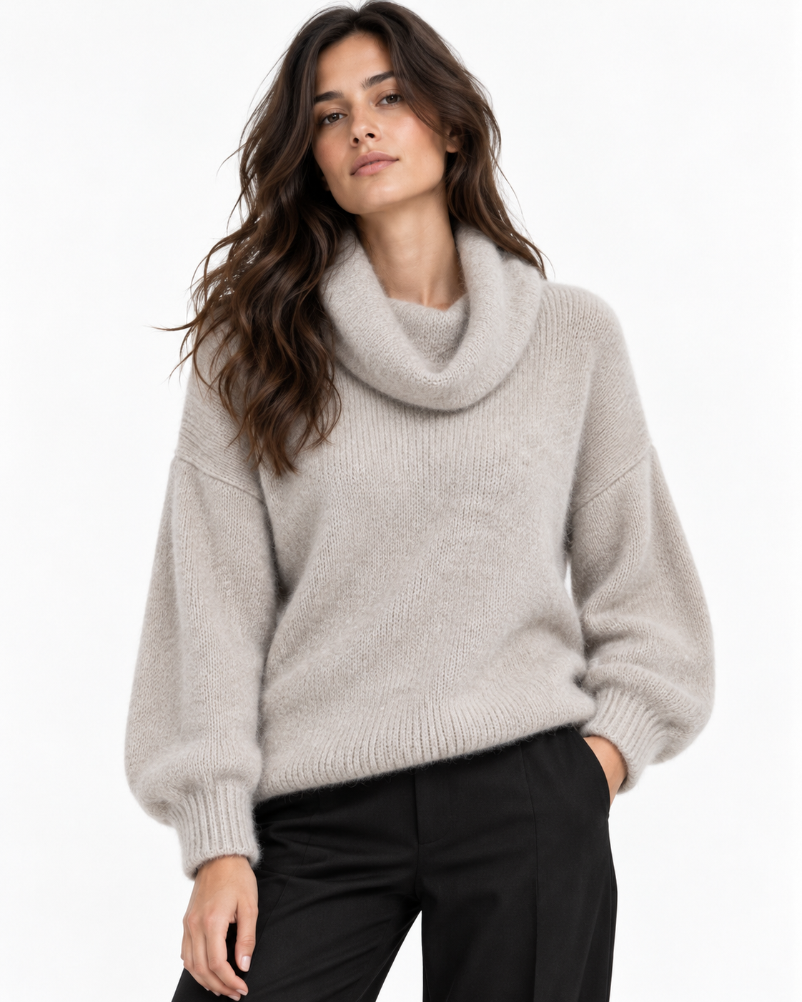 Pulover oversize cu guler drapat din amestec de alpaca, ivoire, cu mâna în buzunar - All Above Boutique