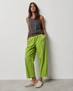 Pantaloni barrel din bumbac cu centură împletită, în nuanța verde fistic, All Above Boutique.