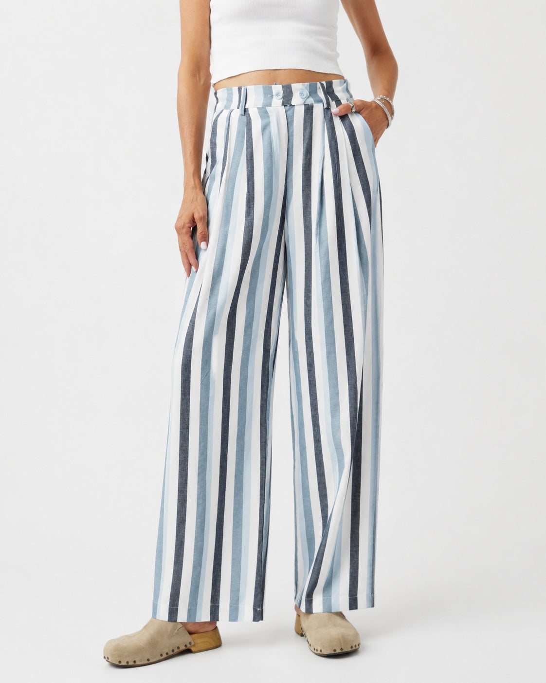 Pantaloni drepți cu imprimeu în dungi, vedere din față, All Above Boutique.