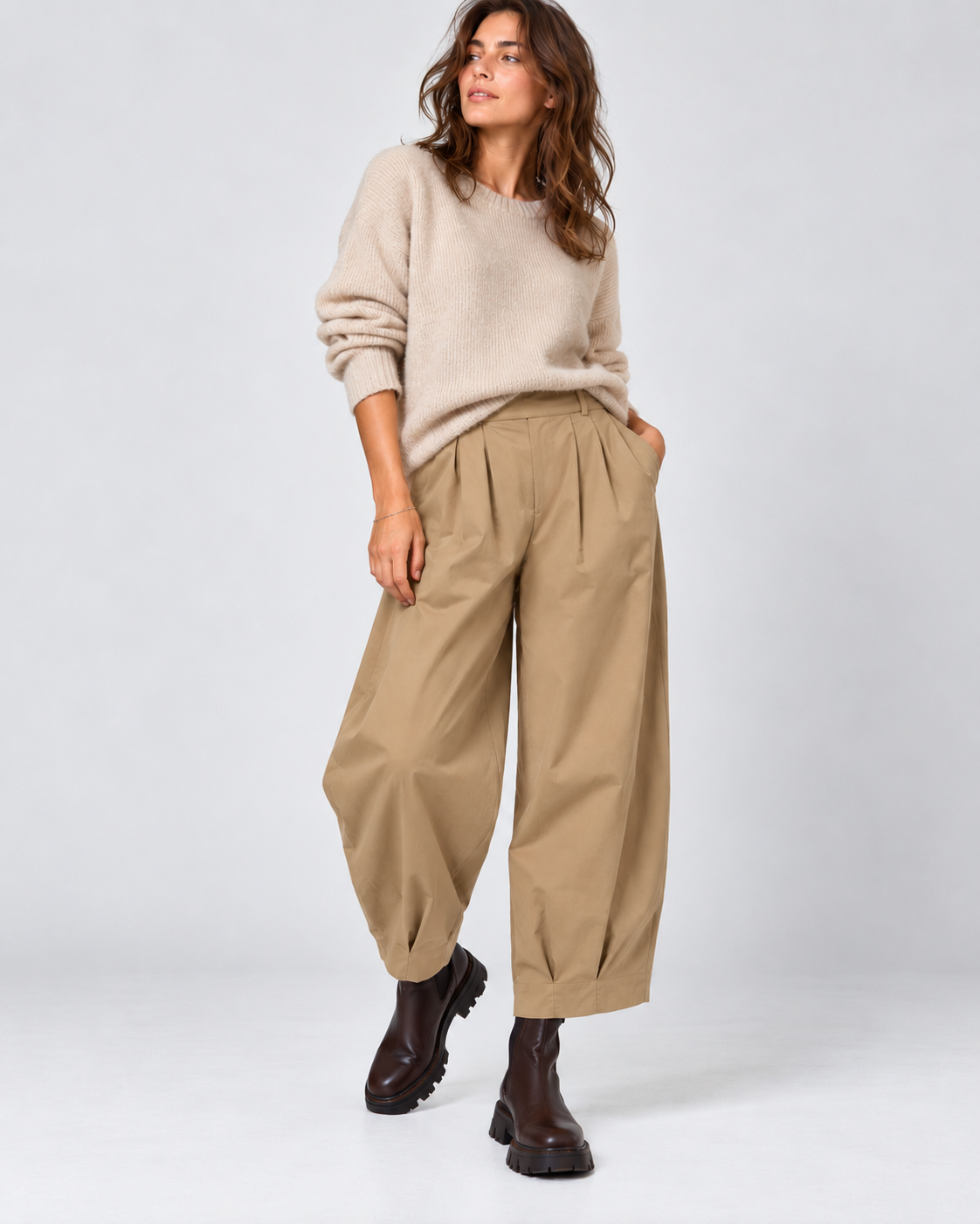 Pantaloni bufanți din bengalină cu talie elastică, bej - All Above Boutique