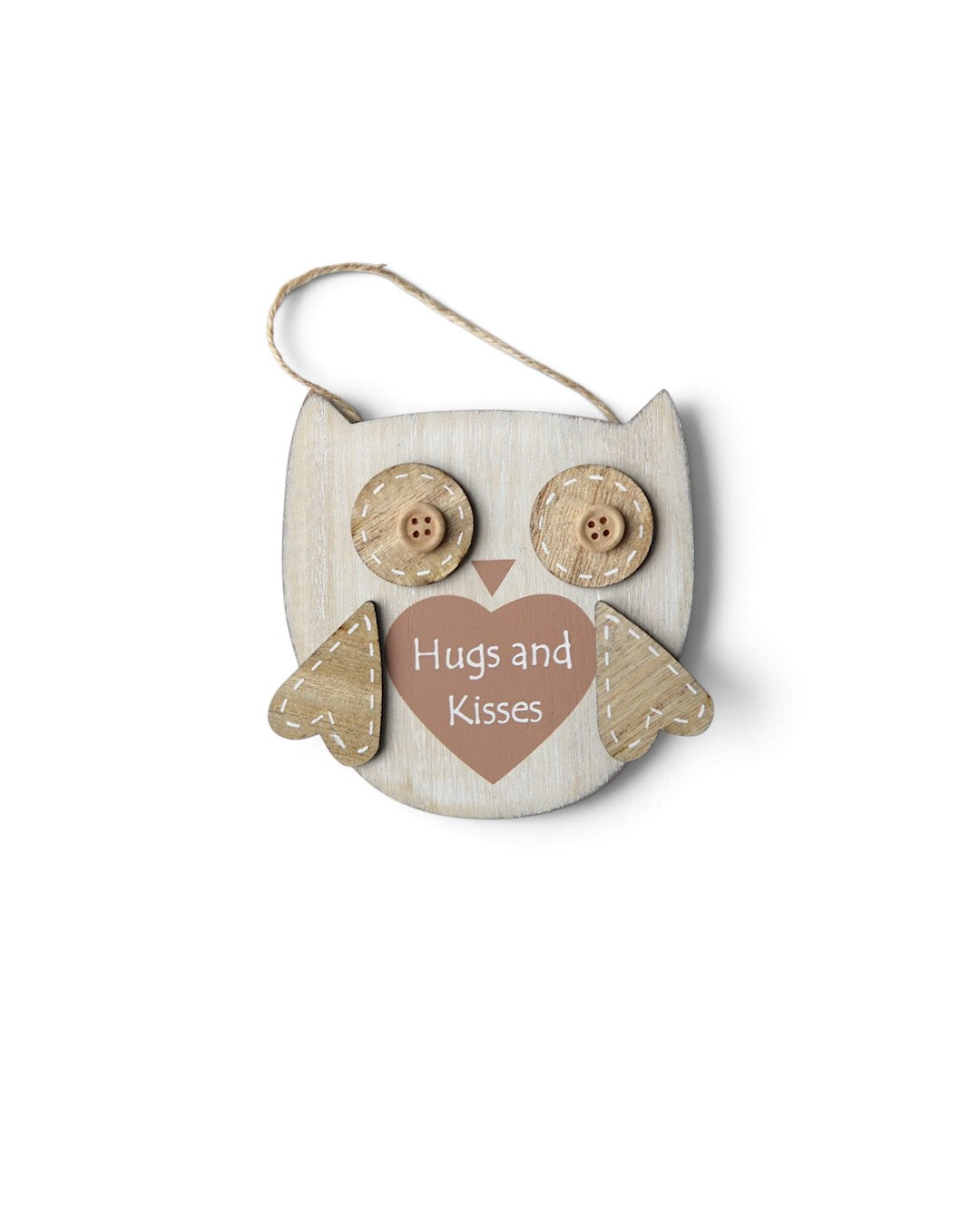 Ornament din lemn în formă de bufniță, cu mesajul „Hugs & Kisses”.