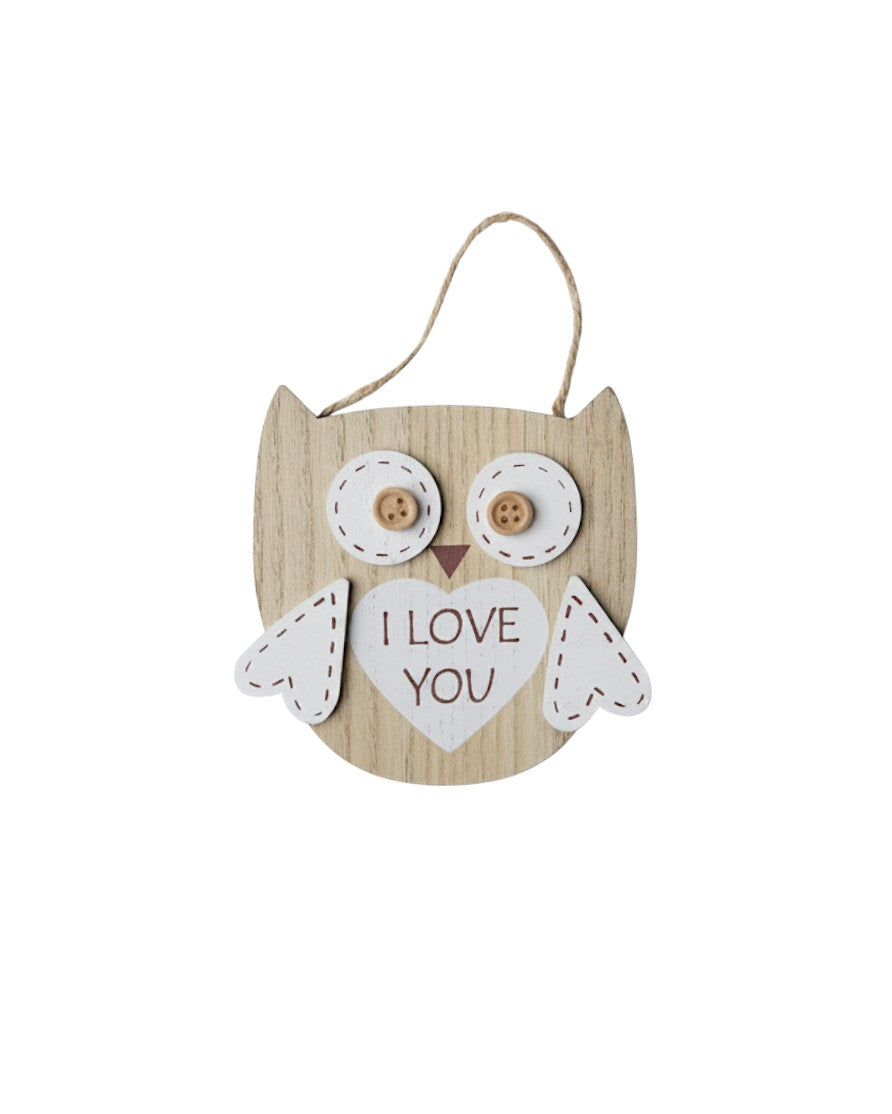 Ornament din lemn în formă de bufniță, cu mesajul „I Love You”.