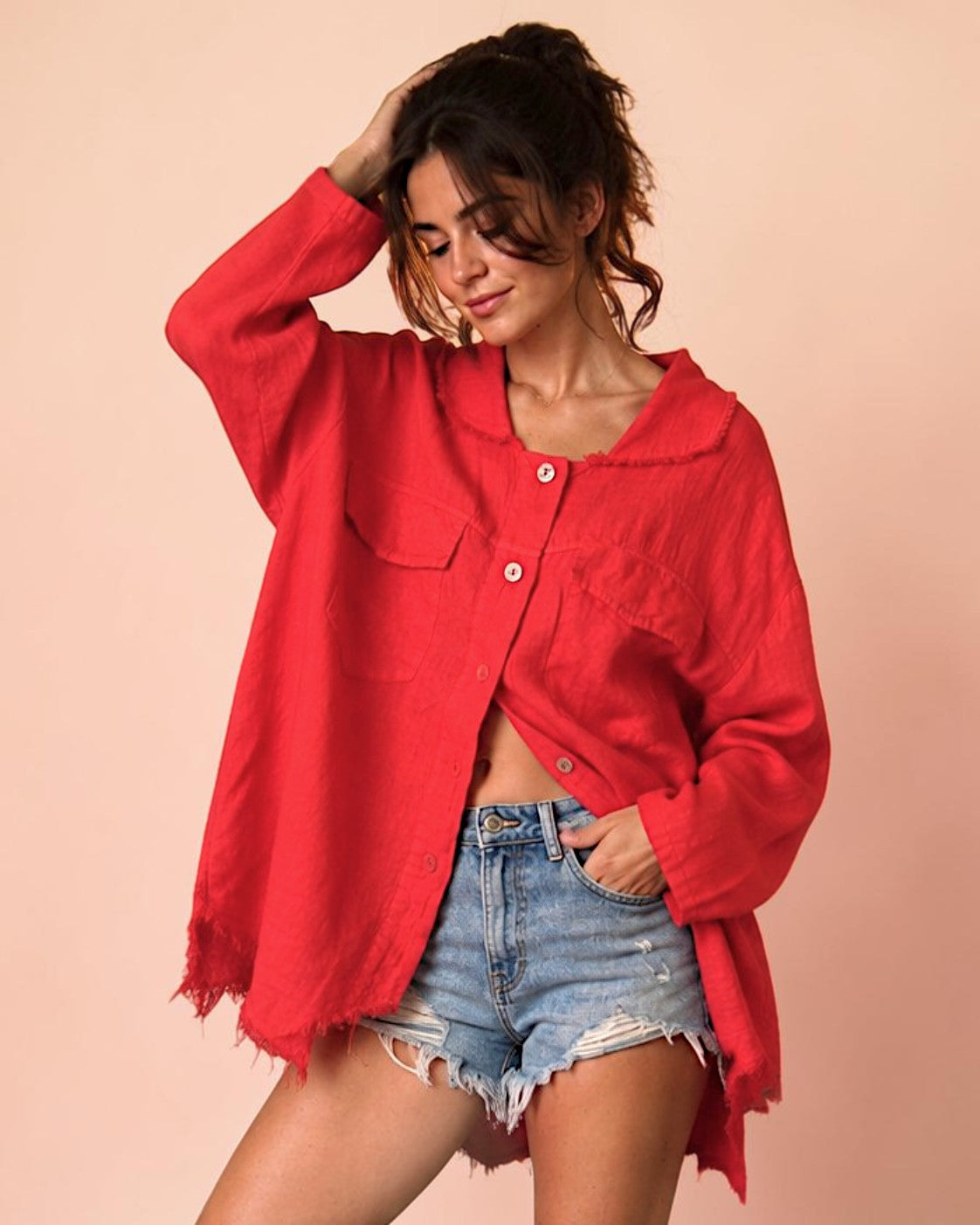 Camasa oversize in rosu aprins cu buzunare frontale si nasturi sidef, vedere ansamblu, All Above Boutique