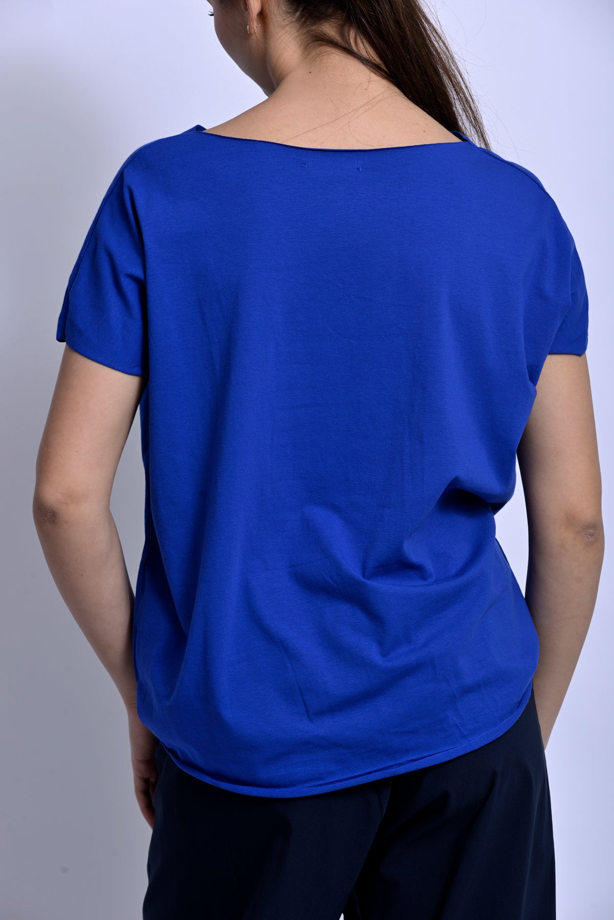 Tricou basic din bumbac cu margini fără tiv, detaliu