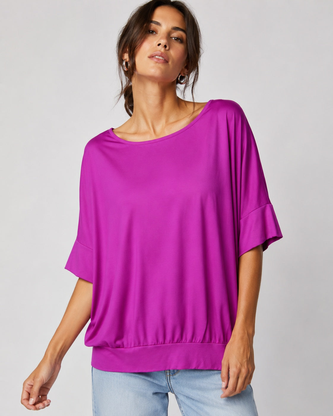 Bluză largă cu tiv lat, nuanța fucsia, vedere din față, All Above Boutique.