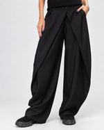 Pantaloni eleganti lungi cu prindere plic, în nuanța negru, vedere frontală.