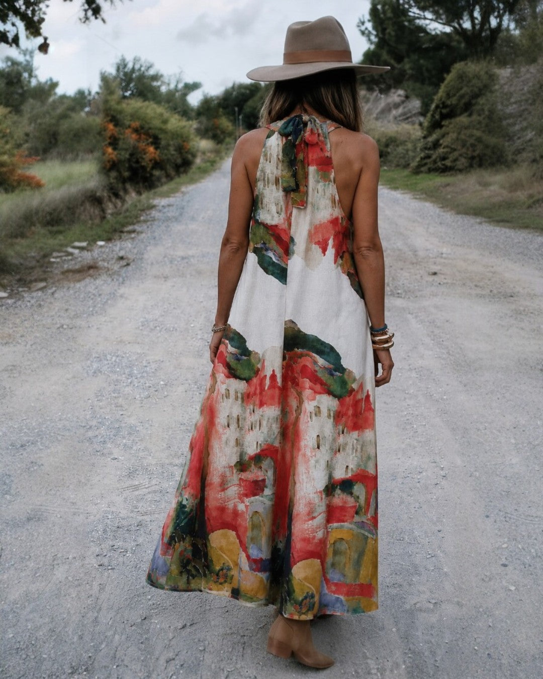 Detaliu decolteu anchior rochie maxi din in floral, croială fluidă vară, All Above Boutique