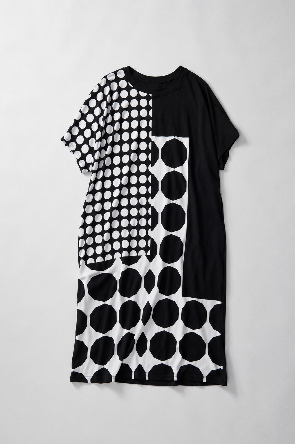 Rochie midi cu imprimeu alb-negru cu buline, detaliu material — All Above Boutique.