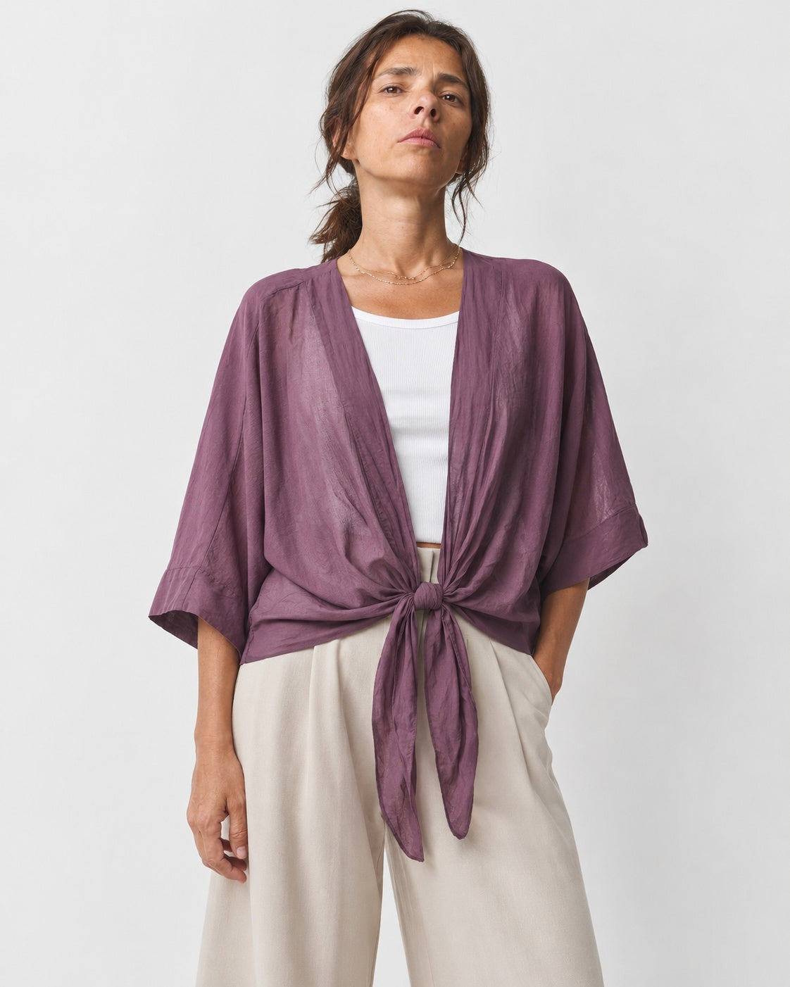 Blazer de vară din bumbac subțire, cu mânecă raglan 3/4, în nuanța violet închis, vedere frontală.