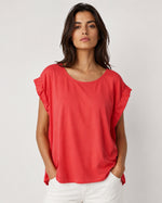 Top oversize cu umeri din elastic lat, din bumbac, în nuanța roșu, vedere din față.