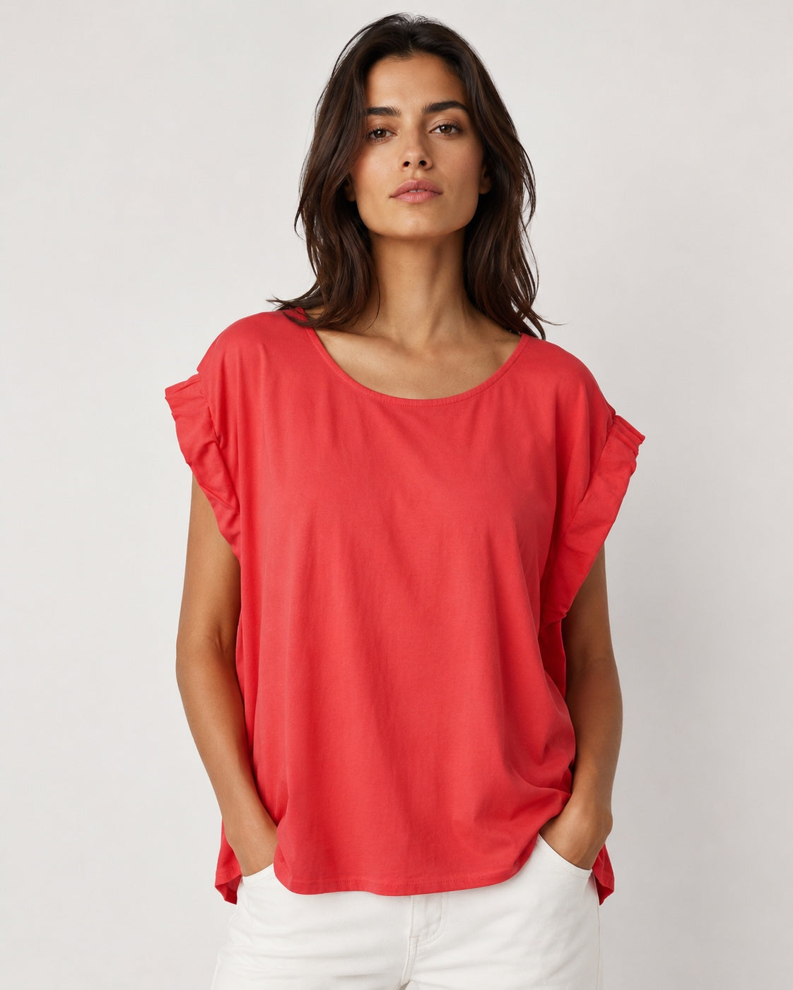 Top oversize cu umeri din elastic lat, din bumbac, în nuanța roșu, vedere din față.