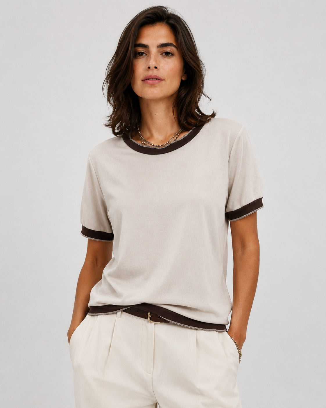 Tricou din rib moale cu margini în contrast, în nuanța crem, vedere din față.