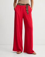 Pantaloni din viscoză cu cordon și imprimeu animal print, vedere frontală.