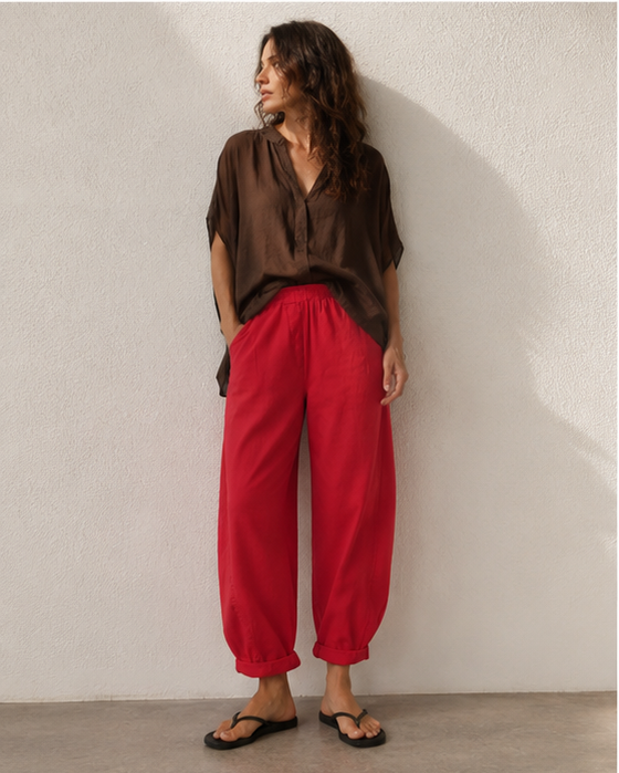 Pantaloni barrel bumbac rosu vedere ansamblu, croi larg sold ingust glezna, All Above Boutique