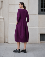 Rochie din jerse cu cusături modelatoare, vedere laterală. All Above Boutique.