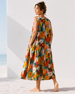 Detaliu imprimeu cu margarete colorate pe rochia din bumbac — All Above Boutique.