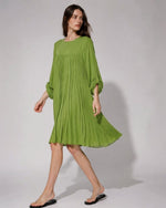 Rochie scurta plisata verde cu maneca 3/4 vedere frontala, All Above Boutique