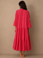 Rochie lungă boho bumbac brodat roșu vedere laterală, croială fluidă volane, All Above Boutique
