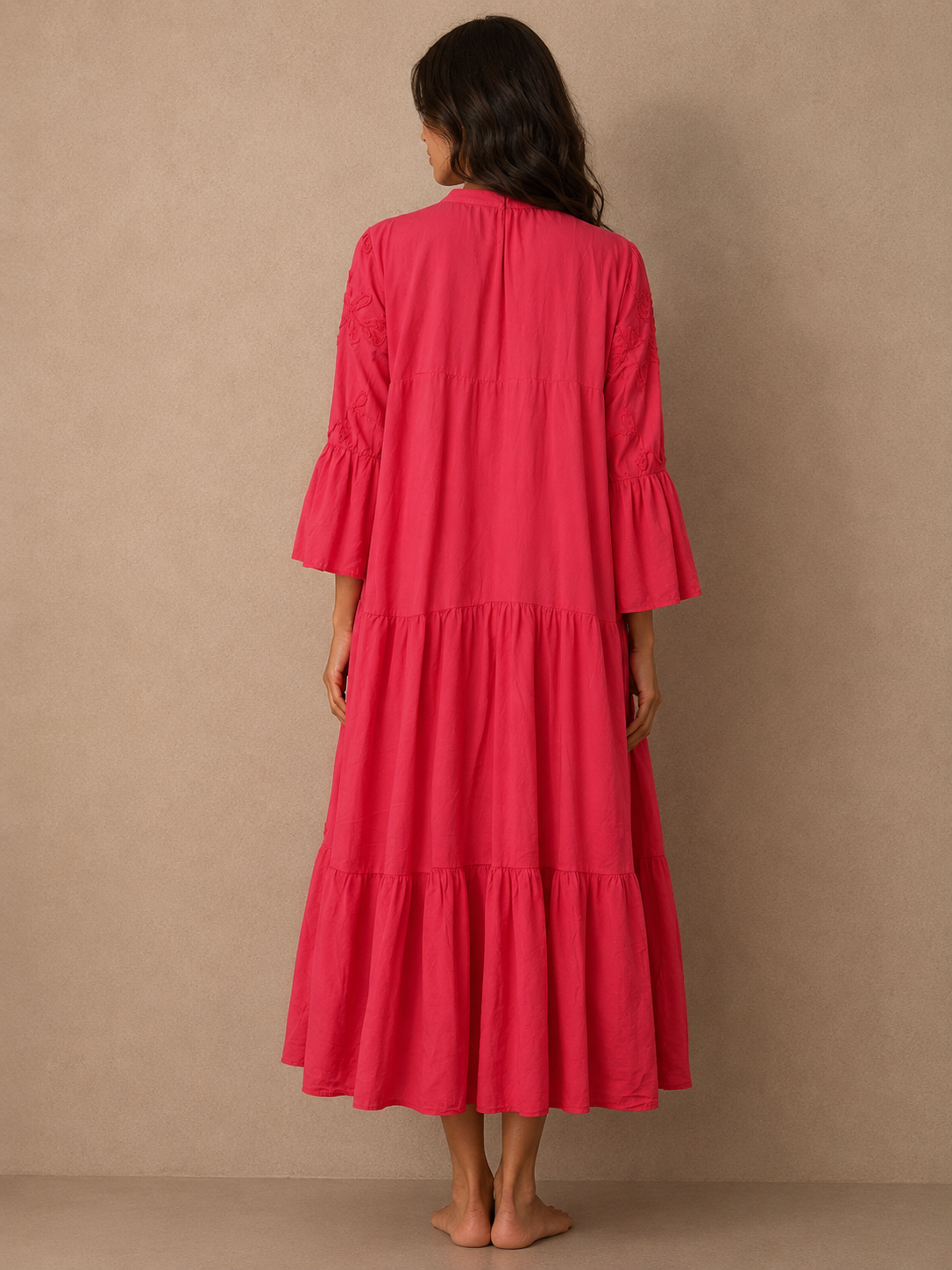 Rochie lungă boho bumbac brodat roșu vedere laterală, croială fluidă volane, All Above Boutique