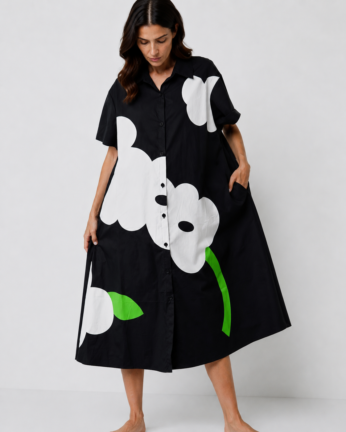 Rochie tip cămașă cu imprimeu floare albă și frunzulițe, vedere frontală — All Above Boutique.