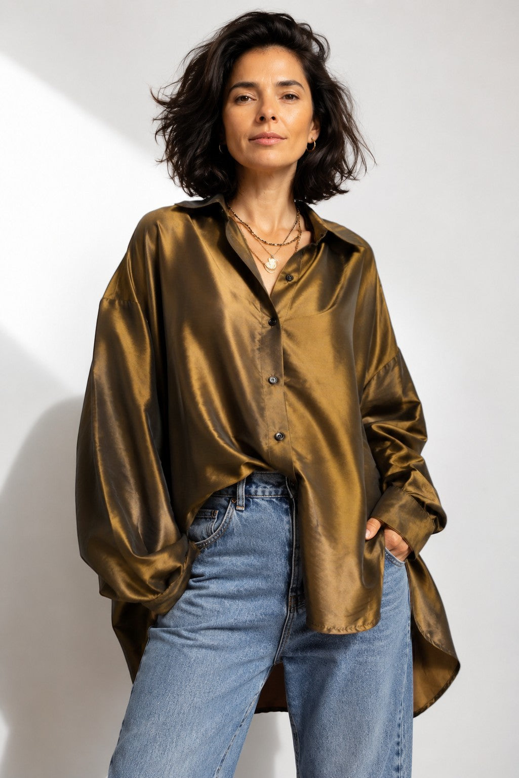 Cămașă Oversize Din Taftă Metalizată – Umeri Căzuți – Textură Fluidă