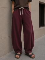 Pantaloni trening roșu închis vedere laterală, material moale cădere fluidă, All Above Boutique